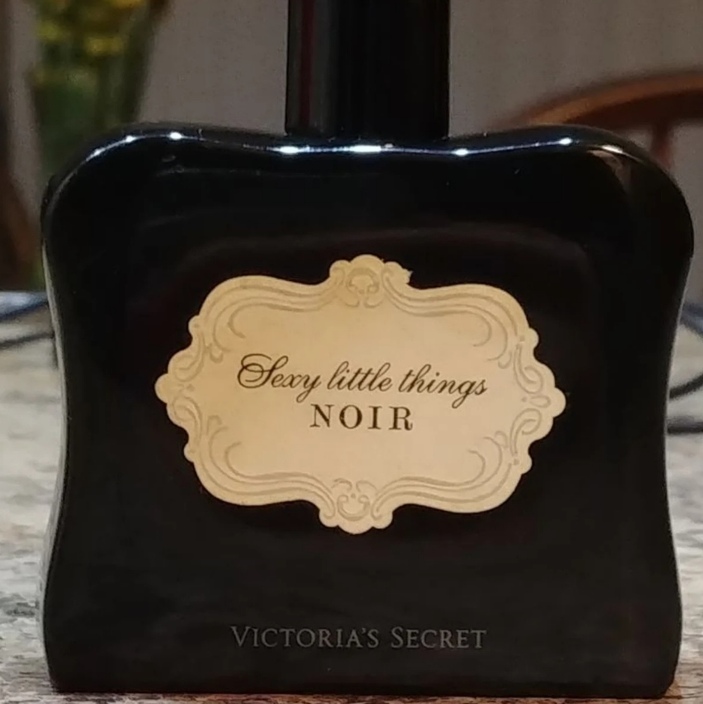 Sexy Little Things Noir